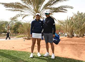 Kazuma Kobori caddies for sister Momoka on Ladies European Tour