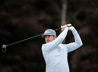 Blomstrand holds halfway lead in Scotland 