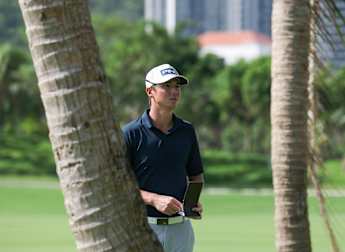 Schneider leads by one in Sanya  