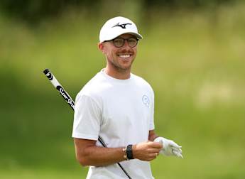 Bloor leads English Open supported by HotelPlanner by one