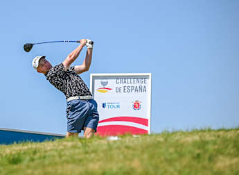 Van Velzen pulls clear at Isla Canela Links