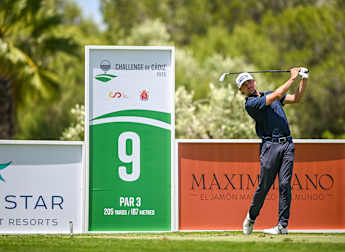 Vidal breezes into Cadiz lead