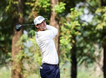 Brown restores two-stroke Hangzhou Open lead