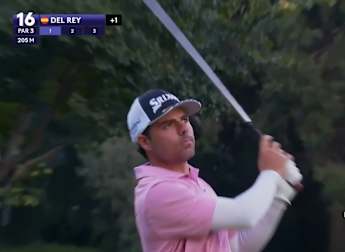 Alejandro del Rey nearly makes ace at the 16th