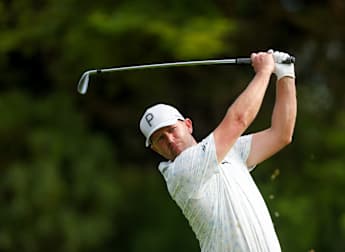 Lewis in seven-way tie atop congested Cape Town leaderboard