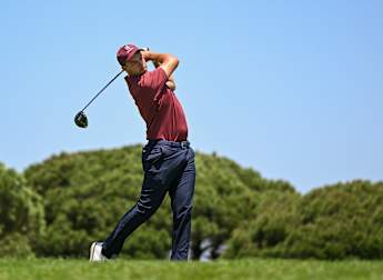 Pastor goes low to lead in Spain