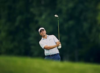 Hammer takes first round lead in Estonia