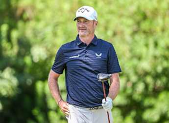 Warren extends lead heading into Sunday in Portugal
