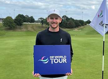 Nyfjall leads 12 players through to second stage in England