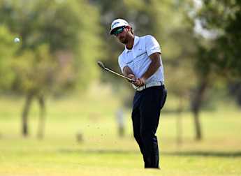 Van der Merwe retains SDC Open lead following late birdie blitz