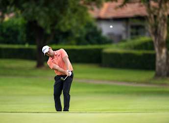 Van Tonder sets blistering pace to lead at Pecanwood