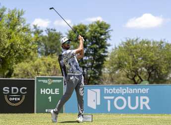 Van der Merwe moves four clear to close in on maiden HotelPlanner Tour title