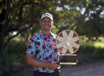 Van Tonder seals dramatic HotelPlanner Tour win in play-off