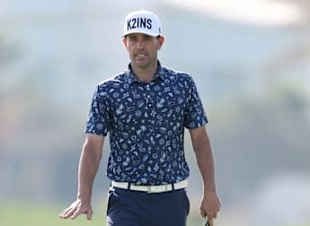 Callum Tarren leads by one after roller-coaster third round