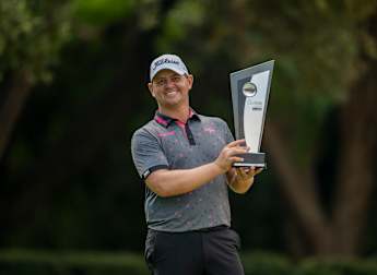 Sensational Van Tonder seals back-to-back HotelPlanner Tour wins