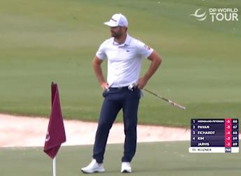 Antoine Rozner makes monster putt to save par at the first