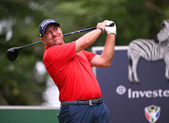 Darren Fichardt edges ahead as round one completed