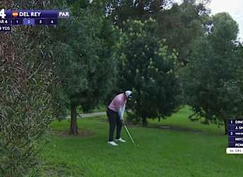 Alejandro del Rey pulls off an incredible recovery on the fourth