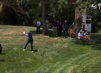 Angel Ayora chips in for birdie at the ninth