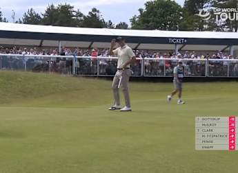 Adam Scott birdies Stadium Hole