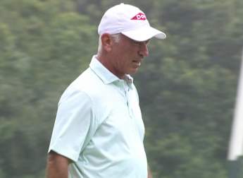 Corey Pavin holes monster eagle putt from off the green at the ninth