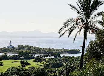 How do players qualify for the G4D Tour's new-look season climax in Mallorca?