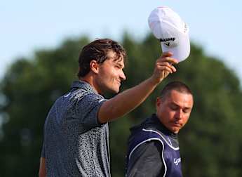 Rasmus Højgaard patiently holds on to one-shot lead in Denmark