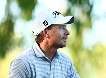 Brett Rumford demonstrates bunker challenge at Royal Melbourne