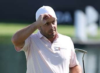Francesco Molinari sparkles with opening 65 to lead in Dubai