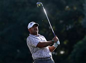 Hennie du Plessis shines on home soil to lead by two