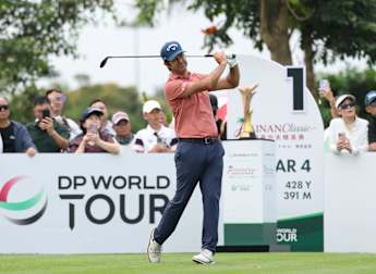 Jorge Campillo reels in leader Jordan Gumberg in Hainan