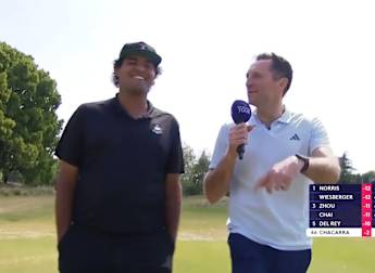 Eugenio Chacarra explains why he putts with a glove
