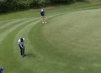 WATCH: Jayden Schaper chips from the fringe