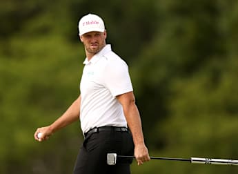 Wyndham Clark leads fellow U.S. Open champion Dustin Johnson by two shots after weather-affected first round 