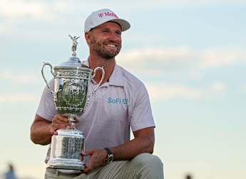 Wyndham Clark holds on for wire-to-wire victory at the U.S. Open