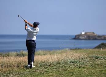 Rory McIlroy among leading logjam in Scotland