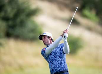 Gouveia holds early lead in Scotland 