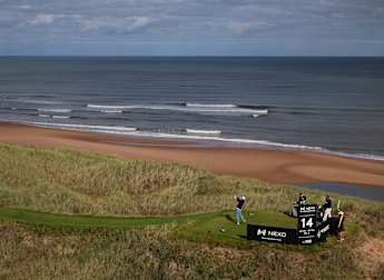 Shaun Norris cards albatross as he earns two-shot lead in Scotland