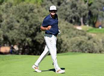 Eugenio Chacarra plays through toe injury to hold share of lead in Spain