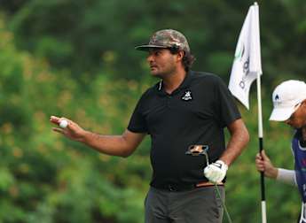 Eugenio Chacarra hits the front ahead of long final day in India
