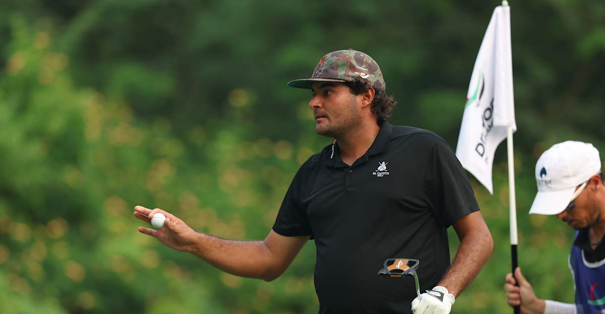 Eugenio Chacarra takes five-shot lead into final round in India ...