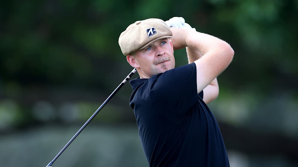 Harry Hall-2265453237