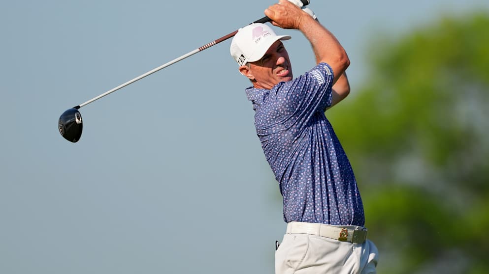 Steven Alker tras la estela de Ryan Fox en Gleneagles