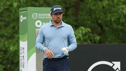 image: Alejandro del Rey leads teenage sensation Yanhan Zhou after thrilling day in China